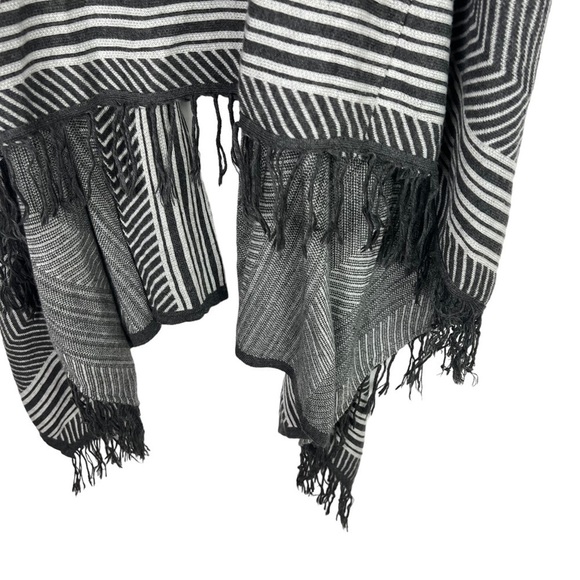 Paper Crane Gray White Chevron Stripe Open Front Hi Low Sleeveless Sweater Small - Picture 5 of 8